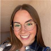 Estudiante de educación infantil apta para dar clases a niños de hasta 13 años