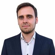 Englisch-Tutor, der Kindern an weiterführenden Schulen weiterhilft