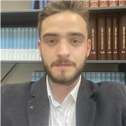 Me considero una persona bastante polivalente y con una gran vocación por la docencia. Soy una persona dinámica y abierta.