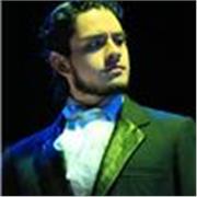 Cantante con más de 6 años de experiencia, de familia de músicos y actor de teatro musical