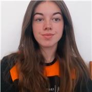 Soy estudiante y por ello tengo la materia más reciente, además de que se me hará fácil conectar con mi alumno.