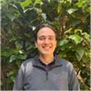 Profesor particular con más de 25 años de experiencia enseñando matemáticas, física y química