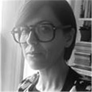 Docente di Filosofia e Scienze Umane con decennale esperienza nell’insegnamento, offre lezioni online.