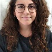 Profesora de todas las asignaturas de Humanidades hasta 2º de bachillerato inclusive. 
El curso pasado (año ) obtuve en bachillerato una mención honorífica con un 9,47 de media y un resultado final de 13,332 en la EVAU