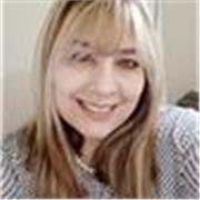 Cursos conversacionales de inglés y español para pequeños grupos, diseñados con un enfoque práctico y cultural. Clases dinámicas y