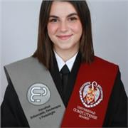 Estudiante de enfermería da clases de nivel primaria