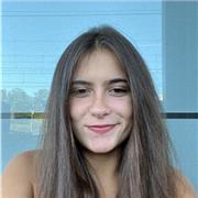 Graduada en Bachillerato tecnológico y con un año de la carrera de Química