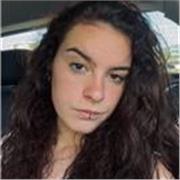 Me defino como alguien paciente, comunicativa, asertiva, constante, dedicada. Clases estan destinadas a personas de 7 a 18 años.