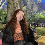 Étudiante parlant couramment anglais, britannique et américain, va vous faire booster votre niveau !