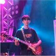 Profesor joven guitarra eléctrica. Tengo 15 años y 8 de experiencia. Clases particulares y presenciales