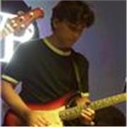 Studente di conservatorio impartisce lezioni di chitarra elettrica ed acustica