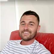 Native English speaker from England. I wish to speak with someone with at least a basic level of English. We can converse in English while correcting grammar if necessary