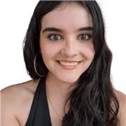 Licenciada en Literatura y Lingüística, y profesora de ELE con enfoque en el habla continua. Dominio de español, inglés, francés