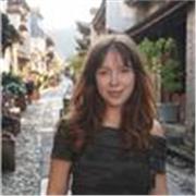 Profesora de español para extranjeros. Generalmente he dado clases a chicos y chicas chinos. Me adapto al perfil del estudiante.