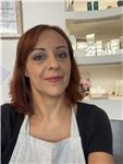 Estetista con specializzazione ed esperienza decennale in tecniche manuali olistiche, propone lezioni on line e pratiche