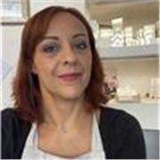 Estetista con Specializzazione ed esperienza decennale in tecniche Manuali Olistiche, propone lezioni on line e pratiche a casa mia