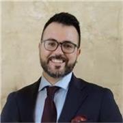 Consultor empresarial y chef ejecutivo imparte clases de administración de empresas y restauración