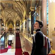 Privater Physiklehrer bietet Online- und Präsenz-Nachhilfe in Stuttgart.