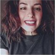 Ragazza diplomata ,con esperienza di ripetizioni di italiano , grammatica e letteratura, impartisce lezioni a giovani e adulti