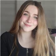 Hola, soy Ana. Me ofrezco para trabajar de canguro de forma regular todas las mañanas cuando no haya colegio y de forma puntual cuando sea necesario. Me considero una persona muy responsable, cariñosa, de confianza y adoro los niños. No duden en escribirm
