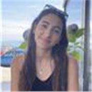 Titulada en inglés con un C1, imparte clases presenciales.