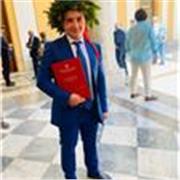 Laureato in Legge con voto di 110/110,diplomato con 100/100 al liceo classico offre ripetizioni di lingua latina e sintassi