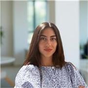 Soy estudiante de relaciones internacionales con alto nivel de inglés y mucha experiencia en el extranjero. Estaría disponible para clase de conversación, de gramática general o de vocabulario especializado en áreas como negocios o política