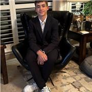 Profesor de guitarra apto para chicos y chicas entre 7- 14 años. Nivel principiante para ayudarlos a mejorar.