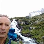 Profesor con mucha experiencia en niveles B2/C1. Sobre todo material Cambridge