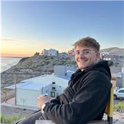 Je suis un particulier proposant des cours d'anglais, mathématiques, Histoires et français, de la primaire au collège.