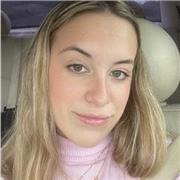 Grado profesional de violín, bachillerato de ciencias de la salud y cursando actualmente Nutrición, con titulación B2 de ingles.