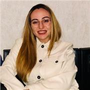 Laureata in Biologia e Applicazioni Biomediche impartisce lezioni di Biologia, Chimica e Matematica