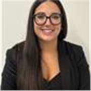 cuidadora de niños titulada en ESO y auxiliar de enfermería estudiando higienista bucodental