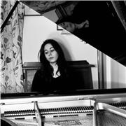 Studentessa presso Conservatorio Santa Cecilia di Roma impartisce lezioni di pianoforte, solfeggio, teoria musicale, armonia per tutte le età e livelli