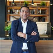 Cuento con experiencia en la gestión de equipos comerciales, implementación de iniciativas de capacitación y acompañamiento.