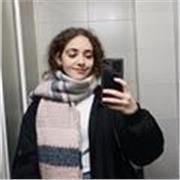 Me defino como una persona responsable, simpática, atenta, con mucha paciencia y con una gran pasión por la enseñanza.