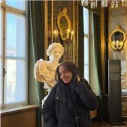 Ragazza disponibile come aiutocompiti per bambini della scuola primaria (per qualsiasi materia)