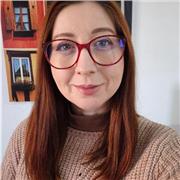 Imparto clases de enseñanza básica a estudiantes entre 6 y 10 años, especificamente de inglés, matemática, lenguaje e historia