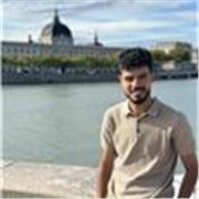 Élevé ingénieur centralien qui offre des cours en mathématiques, physique, mécanique, électrique et informatique pour les lycéens