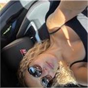 Ragazza seria e affidabile, appassionata ad aiutare i bambini nella crescita e nel superare le difficoltà 