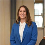 Laureata in tecniche erboristiche impartisce lezioni di matematica, chimica e inglese