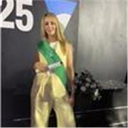 Contadora imparte clases a jóvenes y adultos de todas las edades