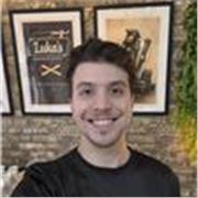 Aulas de inglês on-line, personalizadas, dinâmicas e conversativas com um professor que leciona desde seus 18 anos!