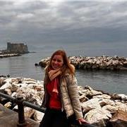 Studentessa di giurisprudenza impartisce lezioni di italiano per scuole elementari e medie
