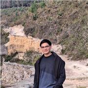 profesor de Matematicas que imparte clases a alumnos de primaria y secundaria