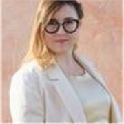 Se cerchi una persona competente che ti aiuti nei tuoi compiti eccomi qui! Io vivo a Padova ma sono sempre in viaggio per lavoro.