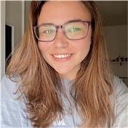 Soy ingeniera informática y profesora de refuerzo. Doy clases a Primaria, ESO y Bachillerato desde que yo misma era estudiante.