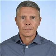 I'm a native English speaker with 20 years experience. I offer English & French lessons tailored for all as well as to coach TOEIC