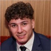 Estudiante de ultimo curso en ingeniería mecatronica, experiencia de 2 años dando clases a perfiles de bachiller y selectividad.