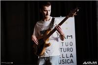 Studente presso conservatorio di milano impartisce lezioni di basso elettrico e chitarra